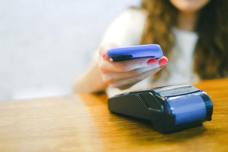Chips That Aren't Chips: Why Digital Money Doesn't Feel Real at the Online Casino